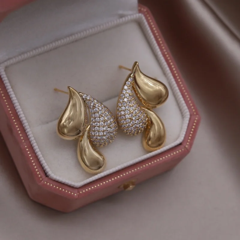 Женские серьги капельки воды