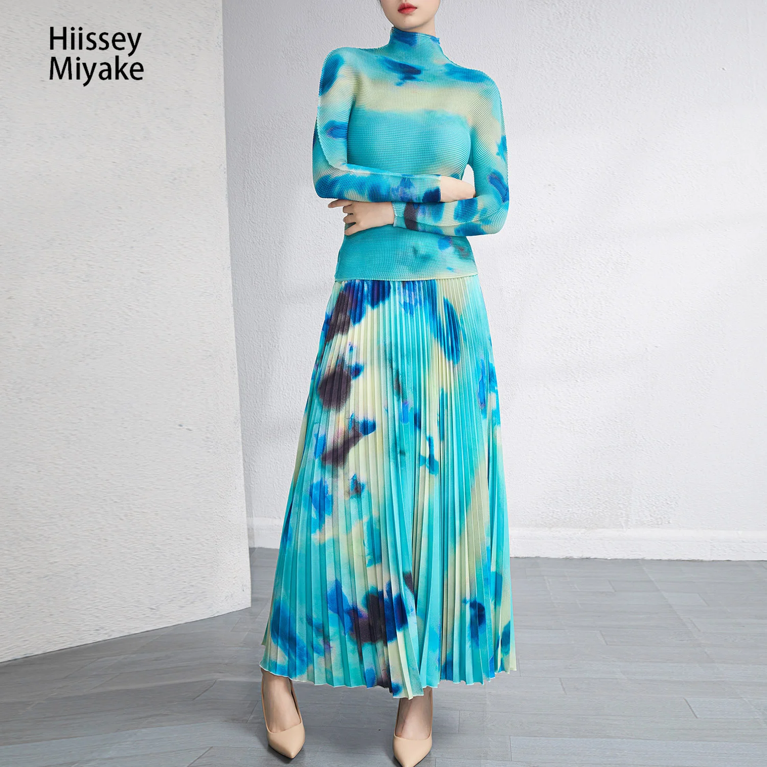 

HiIssey Miyake Fashion Design Early Spring Women High Neck Slim Pleated T-shirt + Green Print Ankle Outdoor Casual Half Skirt