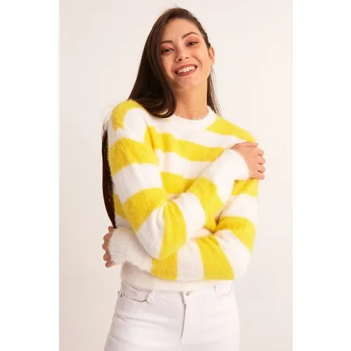 

Новогодние подарки свитер в полоску с бородой