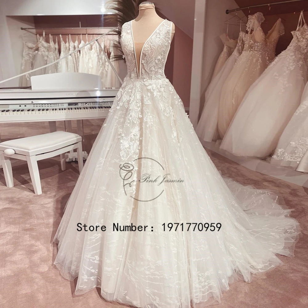

Classic Deep V Neck Ivory Wedding Dresses For Women Gorgerous Applique Elegant Lace Sweep Train Bridal Gowns With Soft Tulle