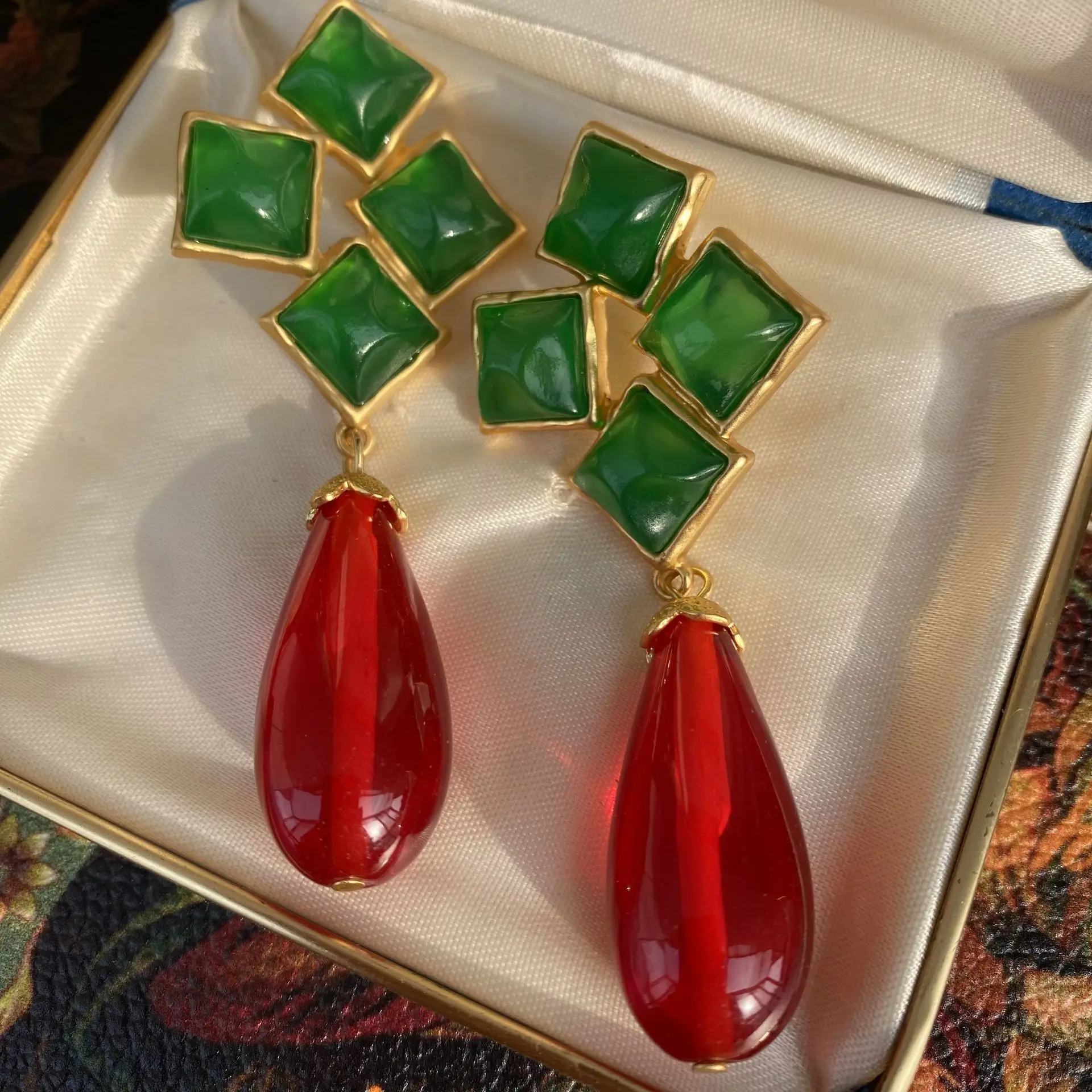 

Ear studs French fashion temperament new vintage ear accessories