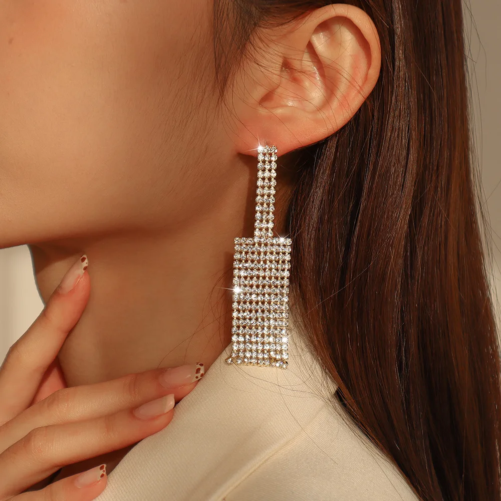 

Fashion Geometric Super Flash Retro Long Square Full Diamond Earrings