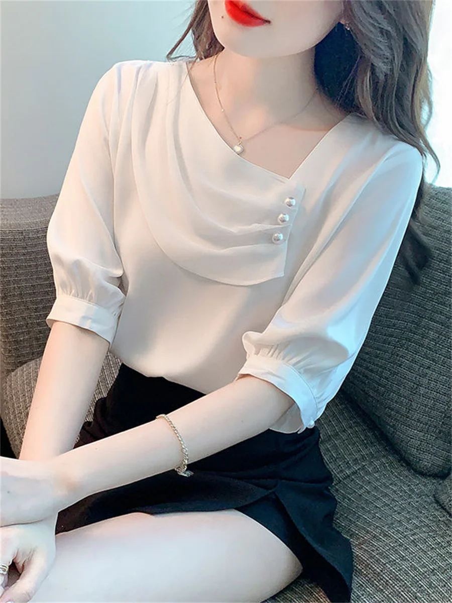 

Блузка женская однотонная с коротким рукавом-фонариком и косым воротником