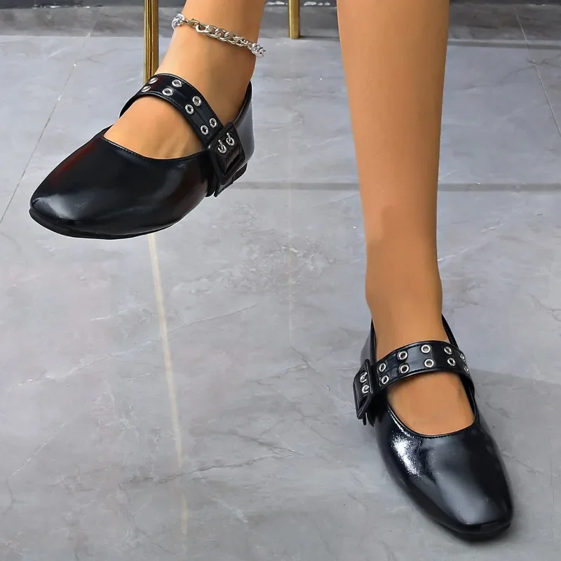 Новые весенние туфли на плоской подошве женские модные с квадратной головкой и