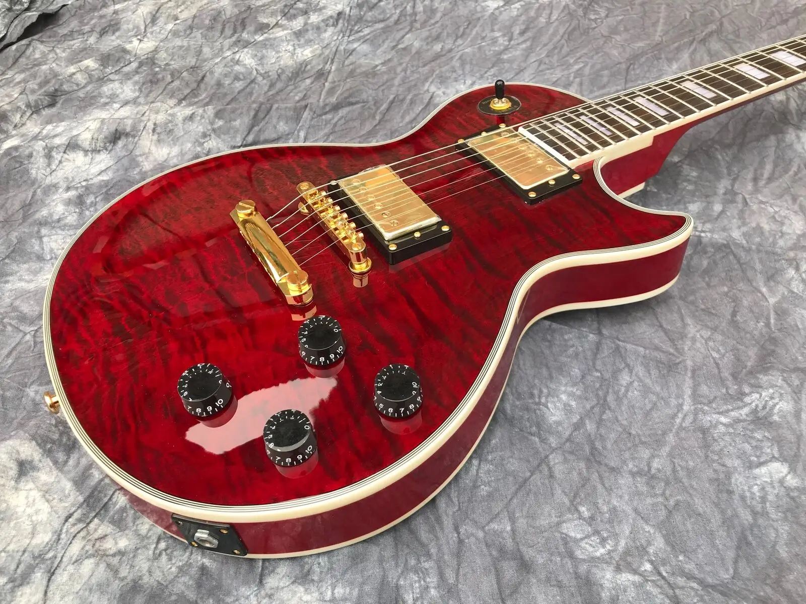 

Hot Sale Red Tiger Six String Electric Guitar Factory Customized Guitar