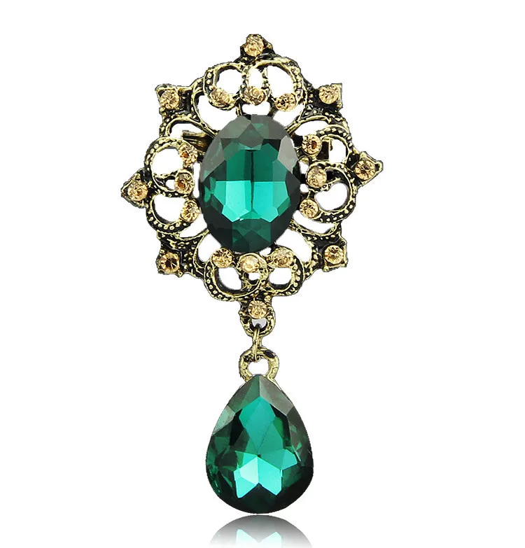 

Vintage Metal Holllow Rhinestone Brooch Pins Fashion Color Crystal Corsage Anti-light Brooch Clothing Accessory
