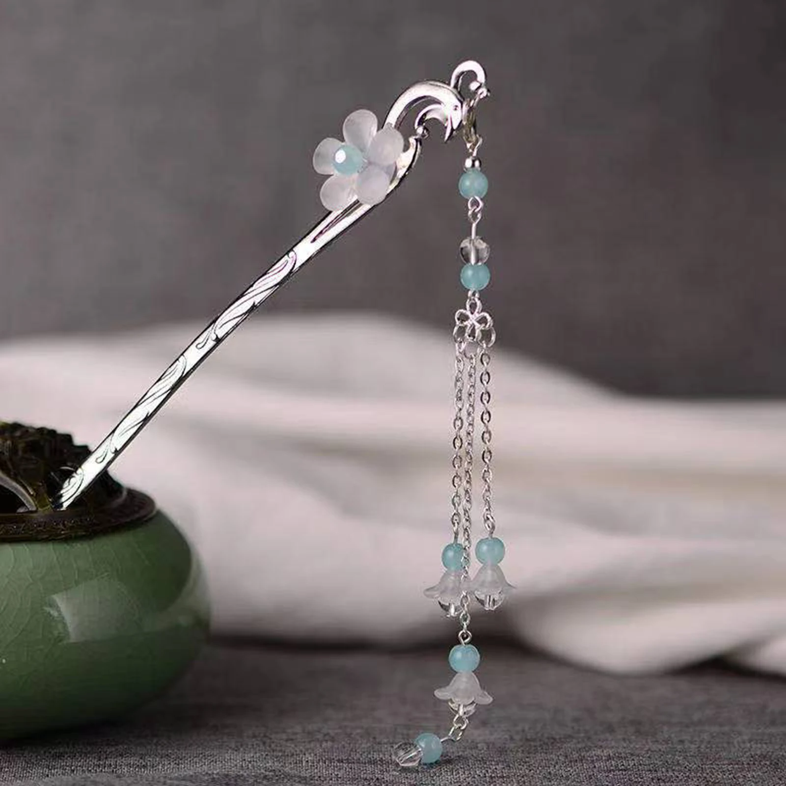 Metal Hair Sticks Forks U Shaped Hairpins Side Clips White Flower Designs Tassel Headpiece Chinese Hair Jewelry