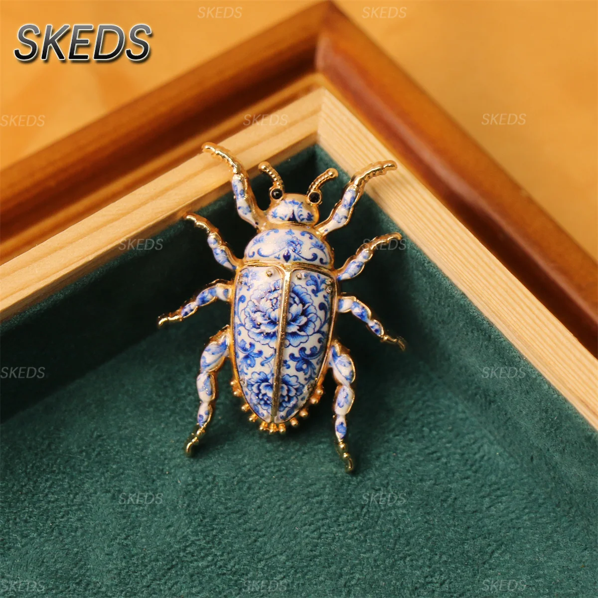 SKEDS Сине-белая фарфоровая эмалевая брошь в виде животных: колибри, кошки, жука, краба. Значок на лацкан в китайском стиле. Ювелирное украшение, подарок для женщин. (art.: 3920db78fd754) - 3920db78fd754