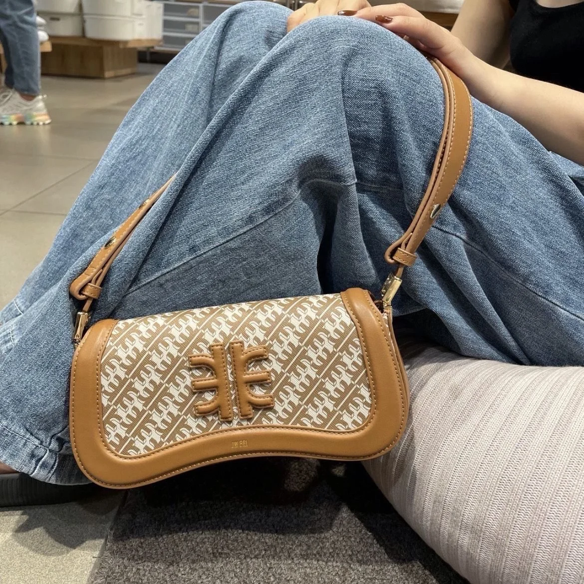 

2023 JW PEIS Solid Color Pudding Bag JOY Niche Design New Style Bag Fashion Adjustable Crossbody Bag Retro Women Handbags