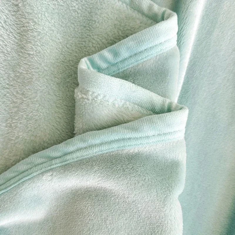 Мятно-зеленое пушистое одеяло большое мягкое и теплое однотонное для дивана