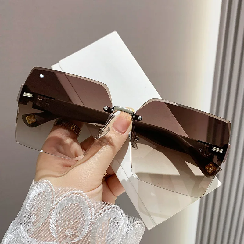 

New Men Rectangle Sunglasses Women Decorative Rice Nail Square Sun Glasses Outdoor Leisure Women Eyewear UV400 Oculos De Sol