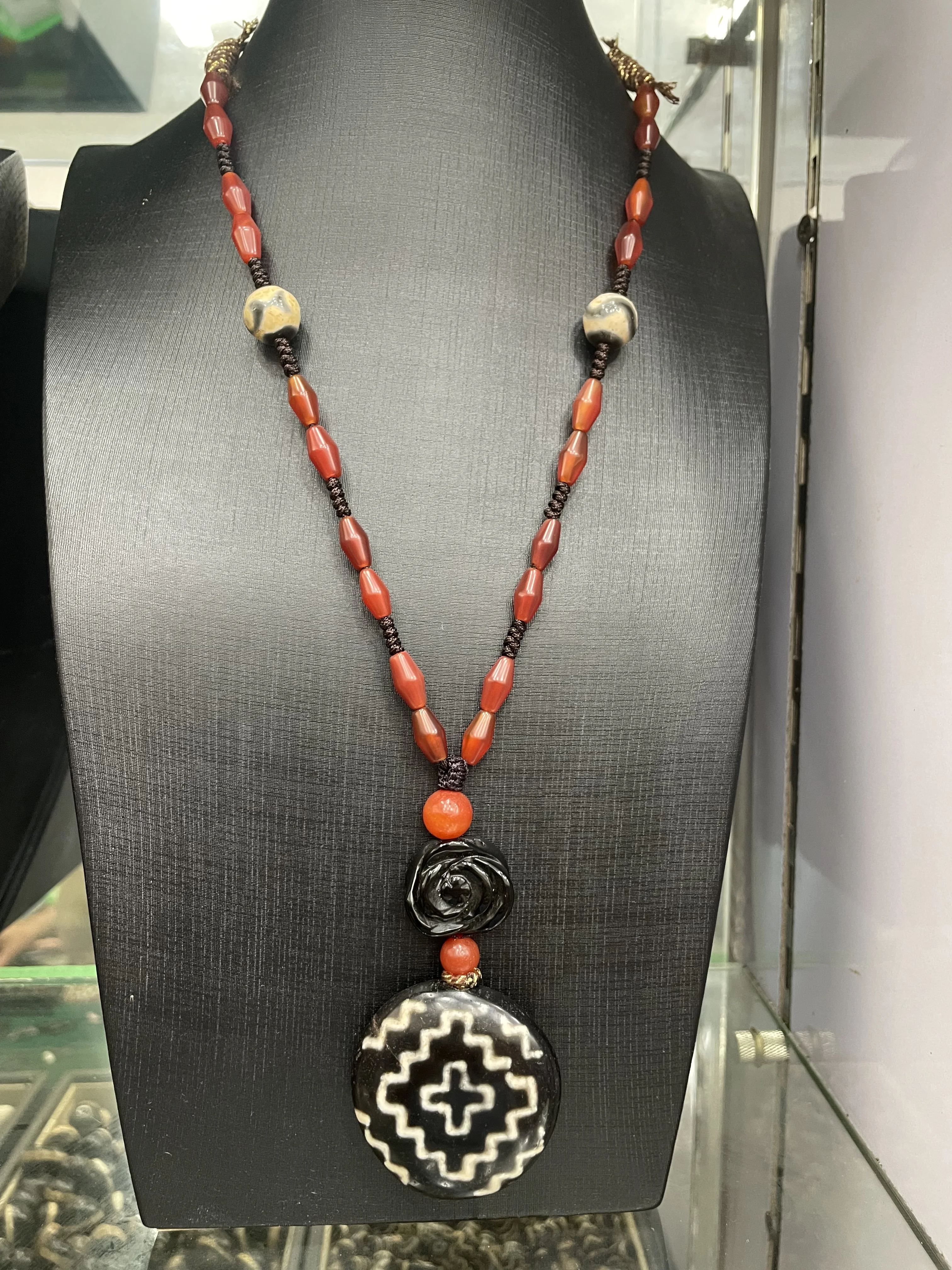 

Whole Sale 1 PCS/Lot A Energy Power Tibetan Top Old Agate West Asia dZi Bead Hand Knitted Necklace Pendant 2022 UPD1102A128