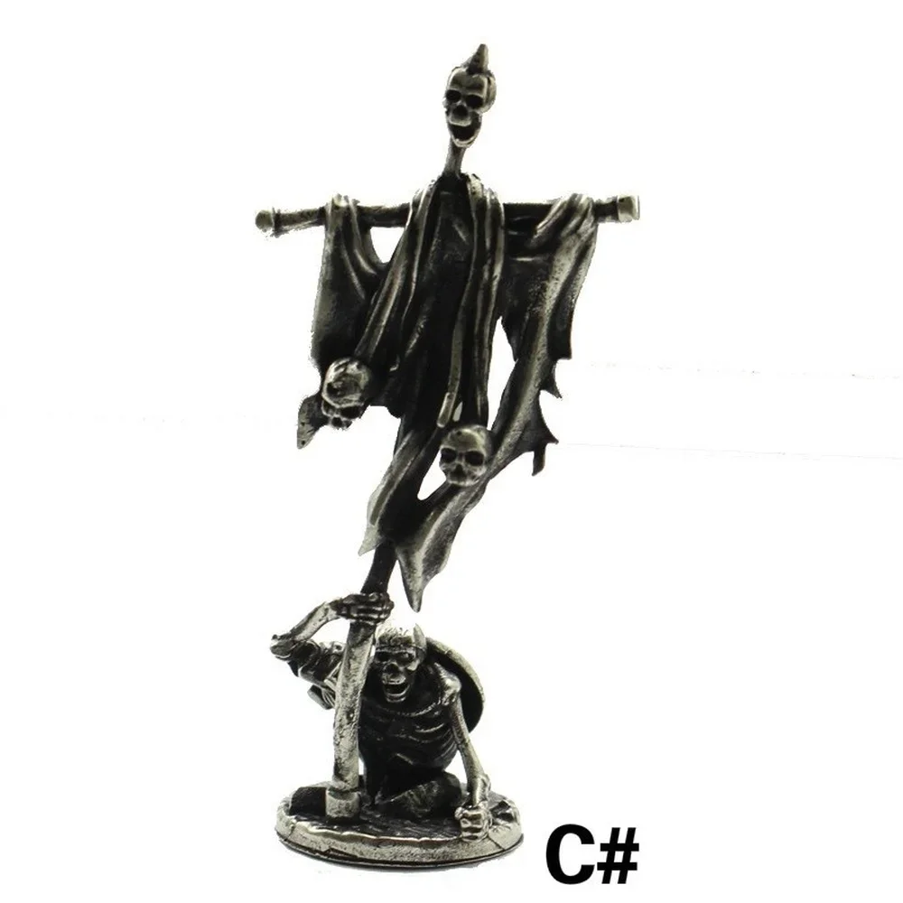 Миниатюрная статуэтка медного скелета