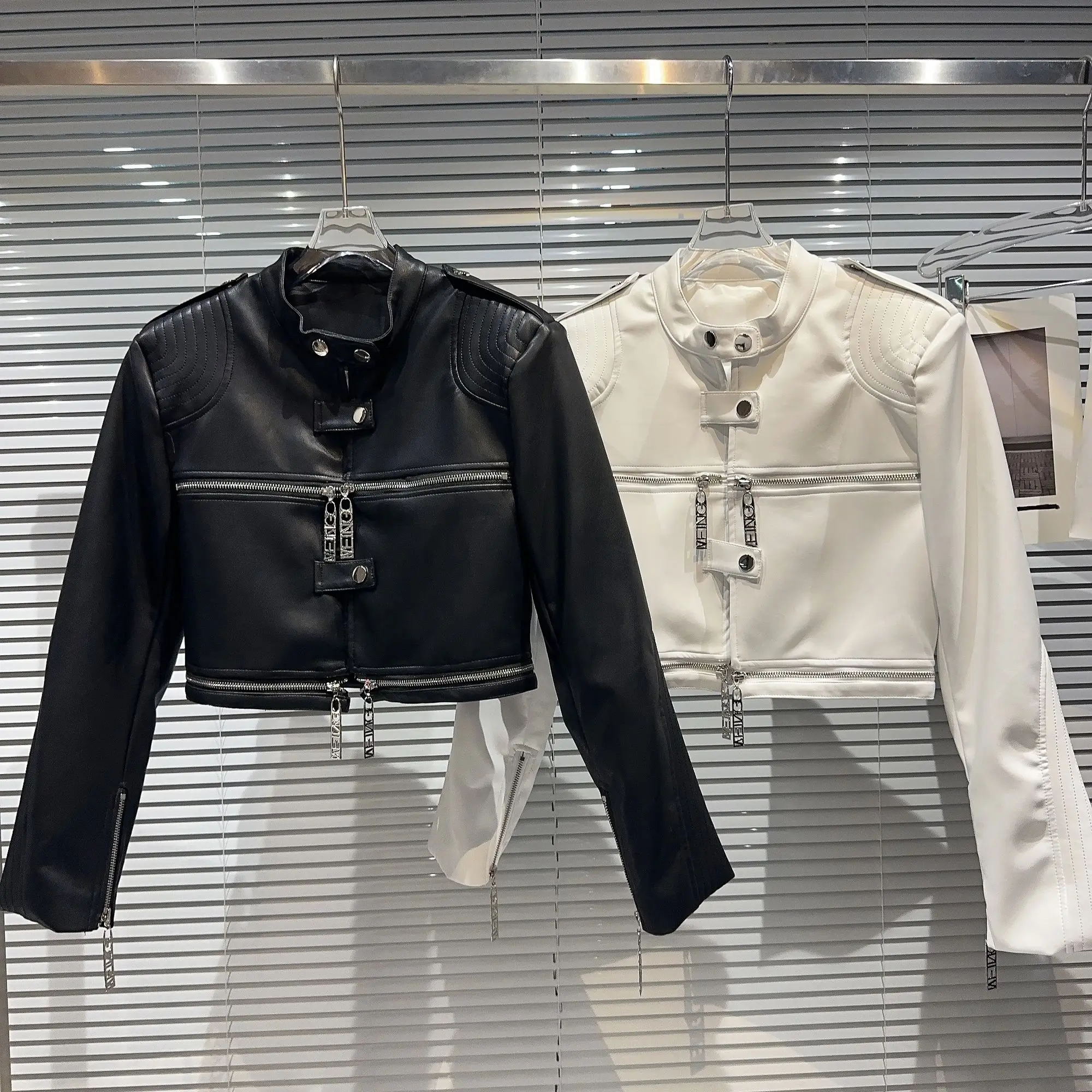 

Women Zipper Detailed Pu Leather Mote Crop Jacket Black White Slim Coat