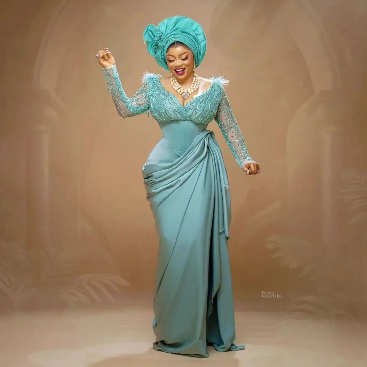 Aqua размера плюс нигерийские Выпускные платья с глубоким V-образным вырезом