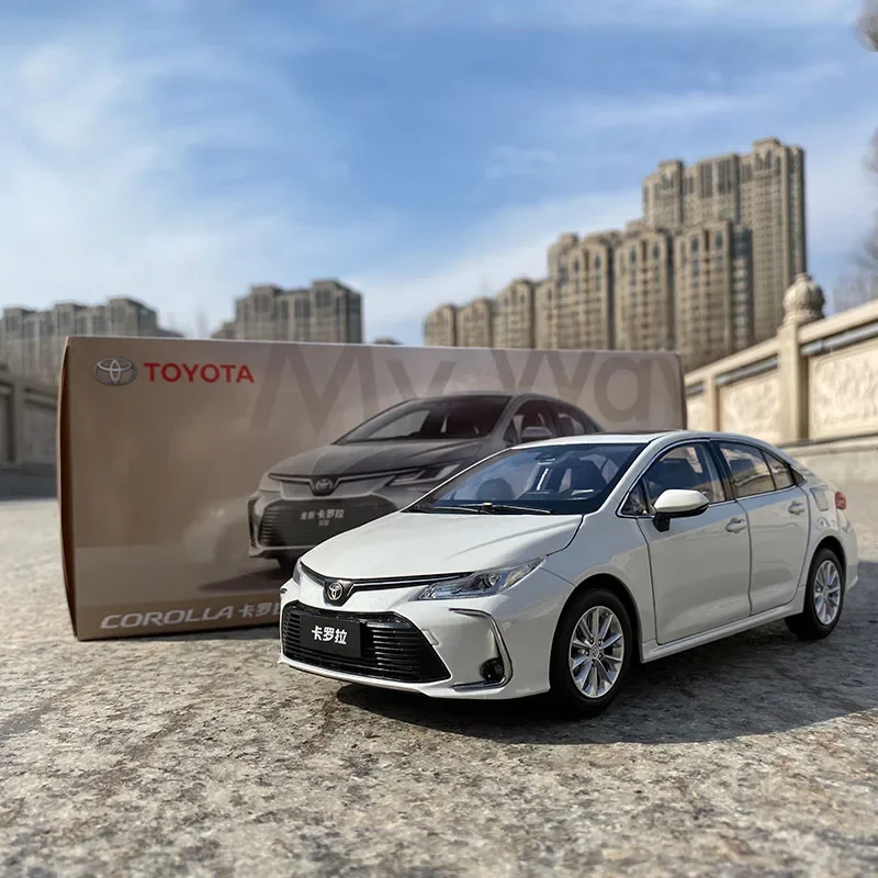 Модель автомобиля Toyota Corolla DIECAST в масштабе 1:18 из сплава