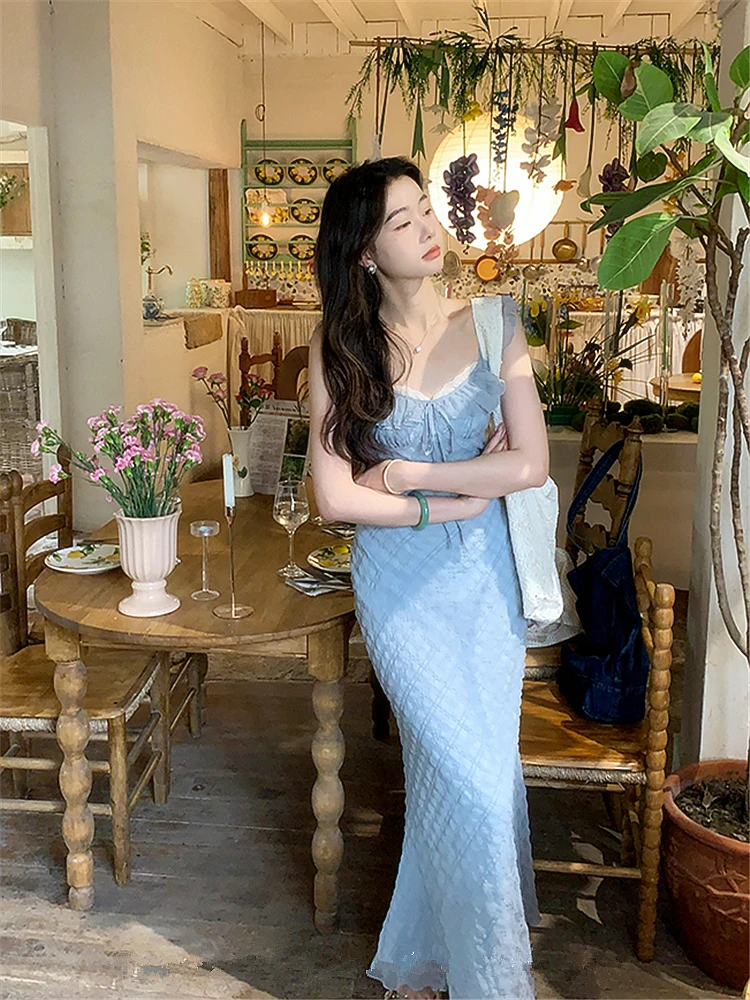 Платье-футляр женское клетчатое на бретельках с длинным рукавом