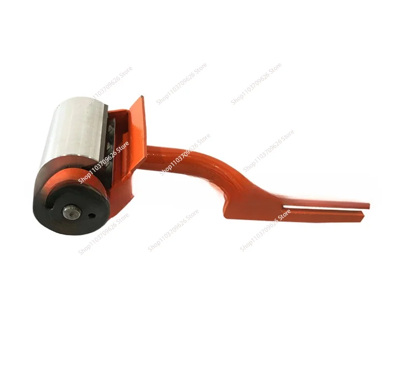 Для прикрепления к цепной Пиле устройство для обрезки и очистки бревен