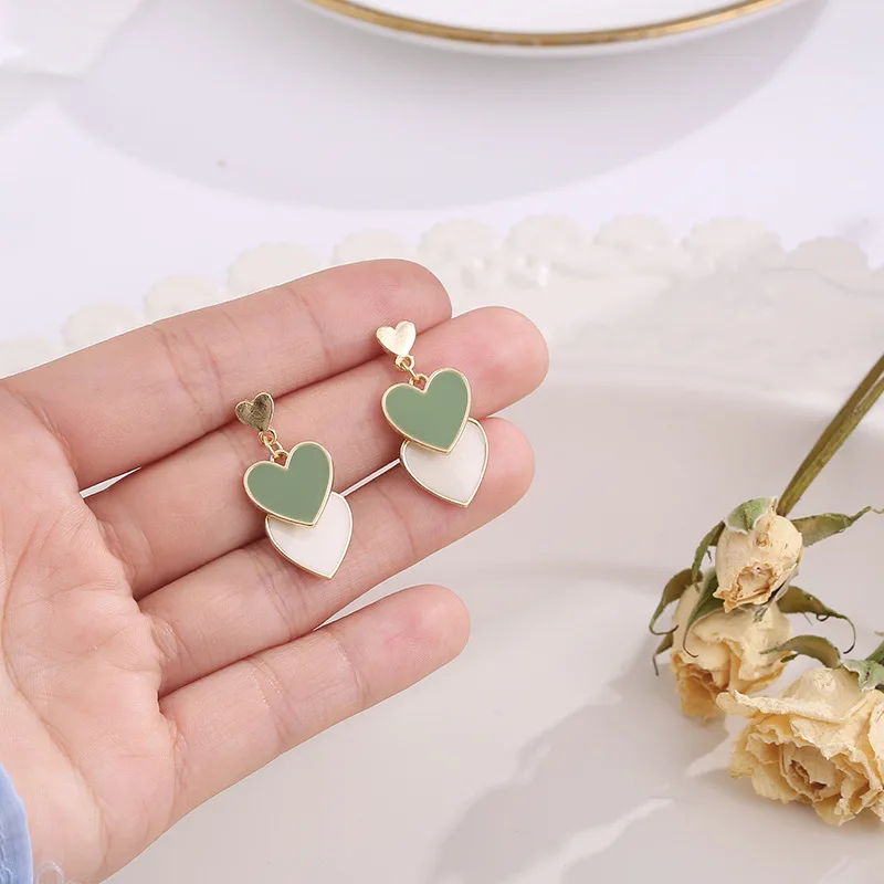 

2022 New Korean Style White Green Heart Drop Earrings For Women Contracted Heart Pearl Asymmetrical Earring Girl Party Jewelry