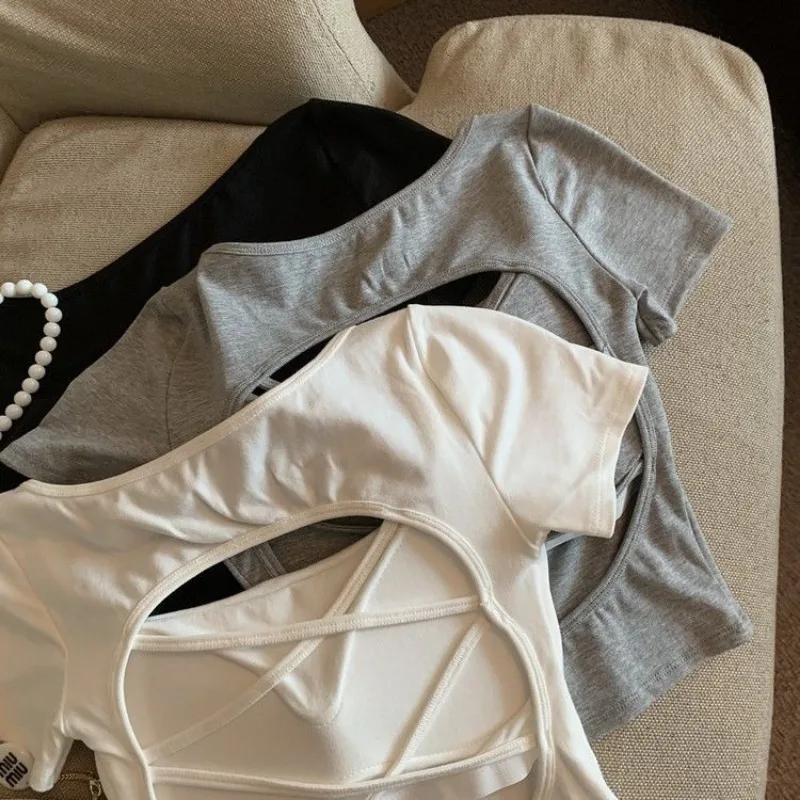 Футболка женская с открытой спиной