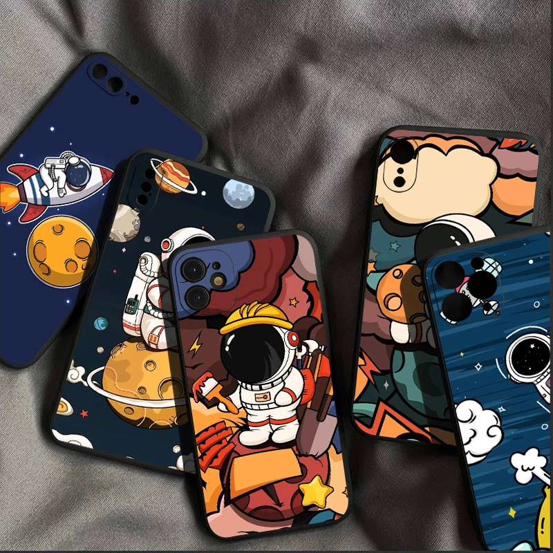 

Cute Astronaut Space Station Phone Case For iPhone 13 12 11 Pro Mini X XR XS Max SE 6 6S 7 8 Plus Shell Cases Carcasa Funda