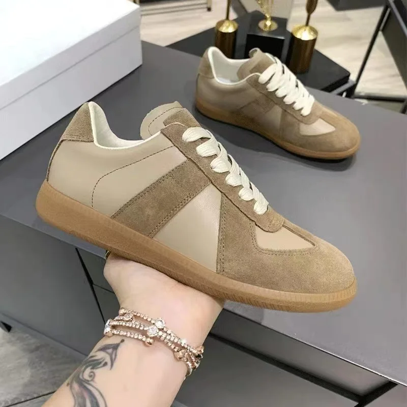 

Vintage Style Men Leather Casual Sneakers New High Quality Flat With Retro Design White Sneaker For Women Soft Walking Shoes