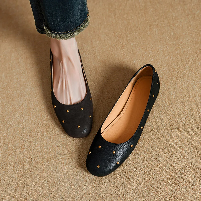 Туфли-лодочки женские из натуральной кожи с круглым носком на низком каблуке