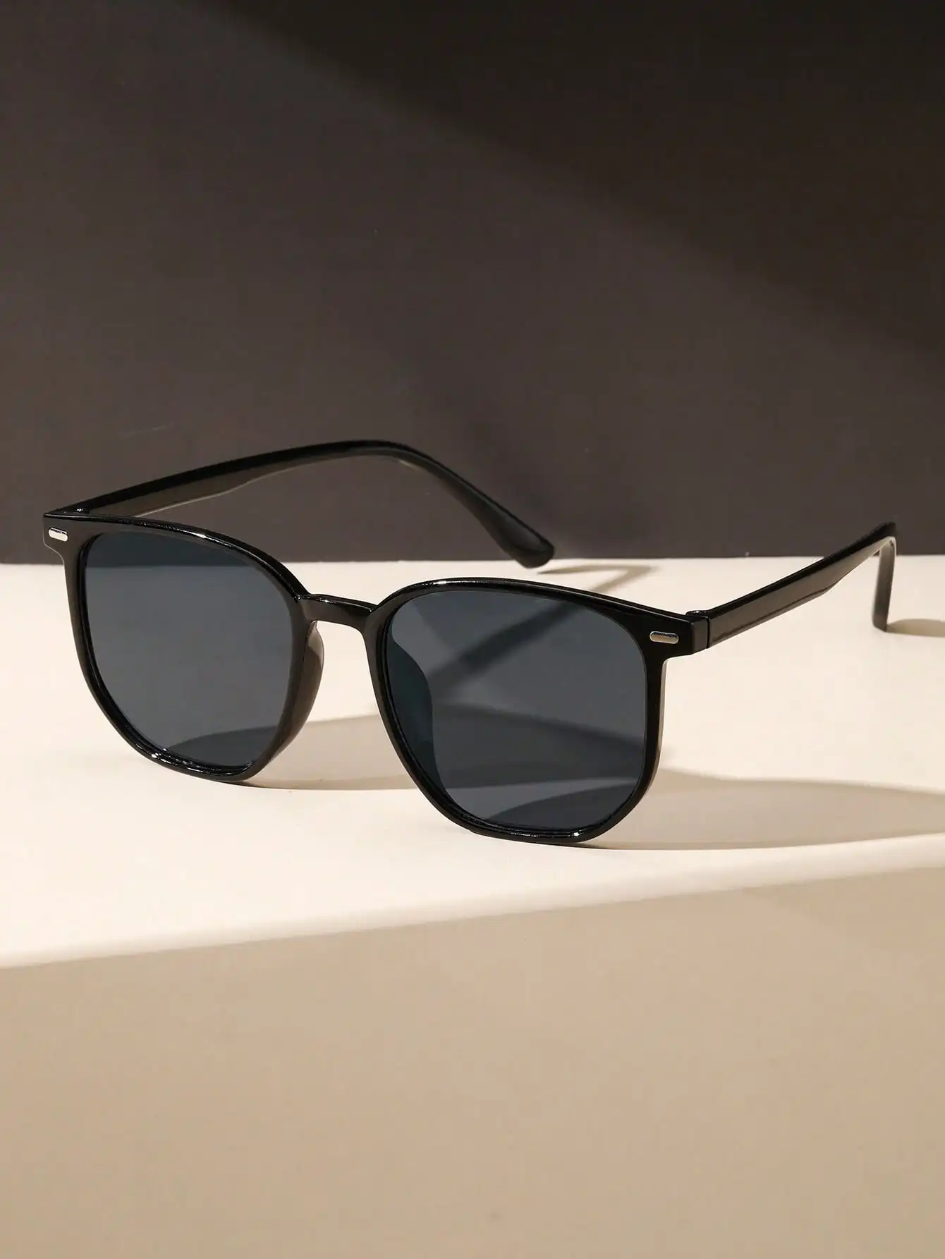 1 шт. классические пластиковые солнцезащитные очки унисекс в геометрической