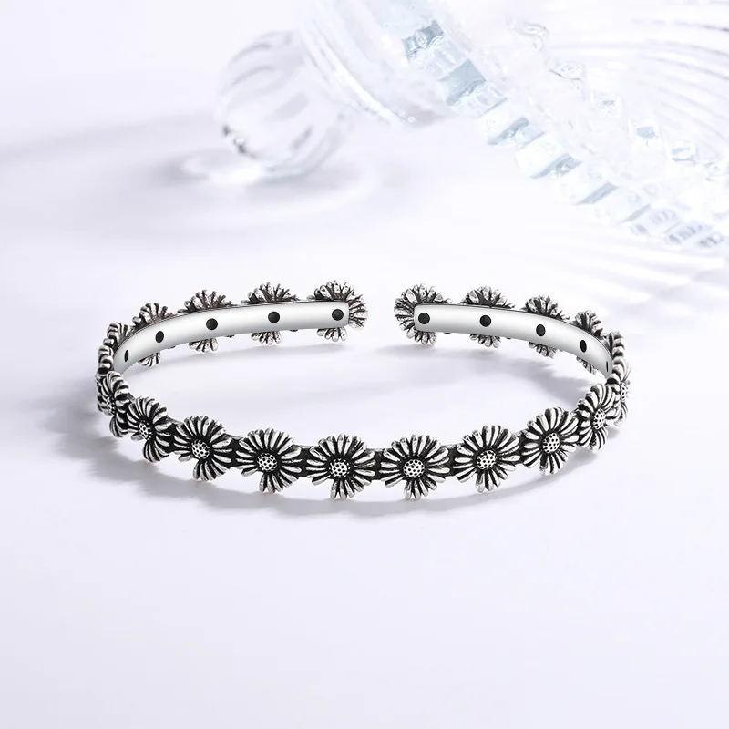 2023 New Gothic Sunflower Sun Flower Bracelet Women Daisy Bracelet Fashion Design Creative High Quality Fashion Jewelry