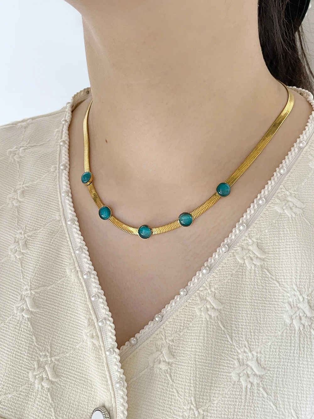 Женское колье-чокер с искусственным белым жемчугом |