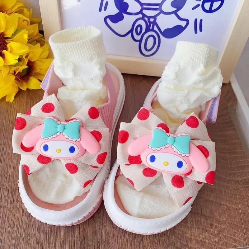 

Милые Мультяшные кавайные Sanrioed Cinnamoroll My Melody, новый узор 2023, летние детские Нескользящие пляжные сандалии Zhongda