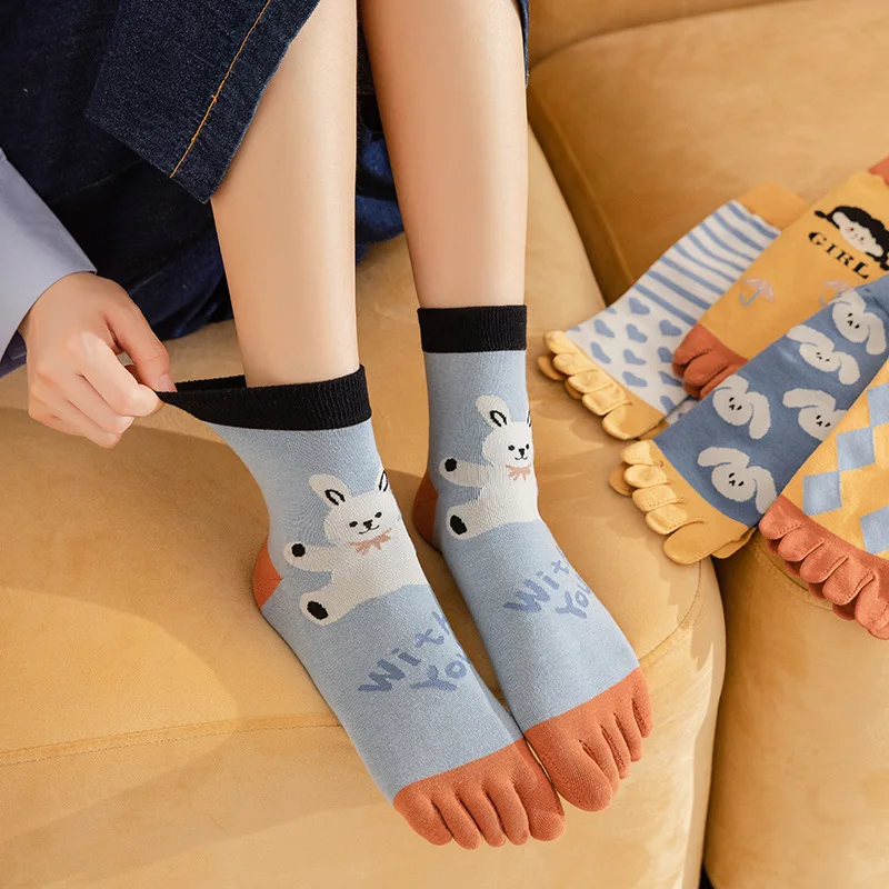 New five-finger ladies breathable sweat-absorbing mid-tube split-toed socks cute cartoon student girl socks