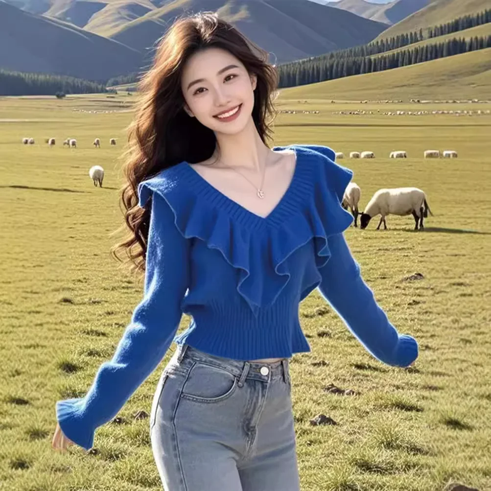 Осенний новый атмосферный свитер с рюшами и v-образным вырезом белый синий