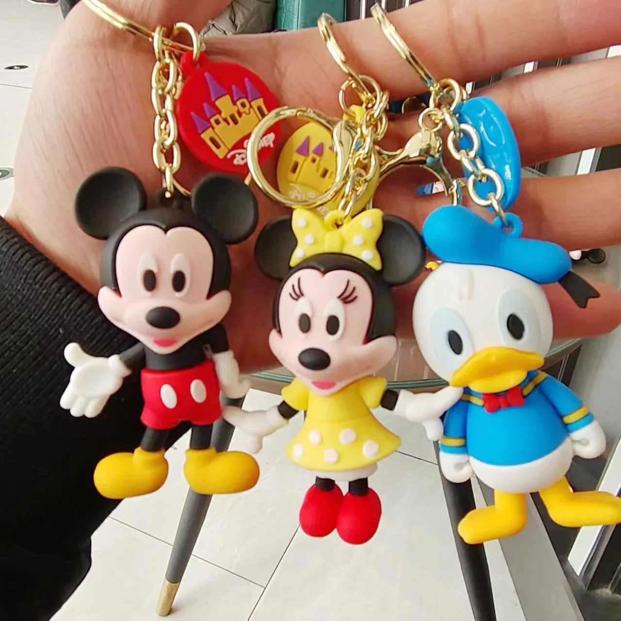 

Disney Mickey Minnie Keychain Lovely Donald Duck Daisy Doll Pendant Keyring Kawaii Girl Backpack Pendant Children's Holiday Gift