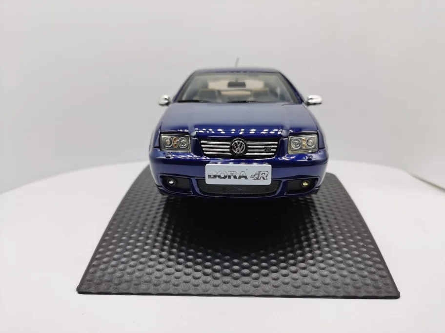 

Original Factory 1:18 Vw Bora R Alloy Fully Open Out of Print Limited Metal Car Model Toy Gift