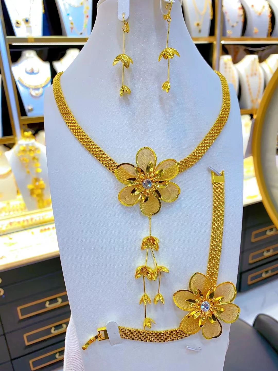 2024 Дубай новое позолоченное ожерелье серьги кольцо браслет Свадебная вечеринка