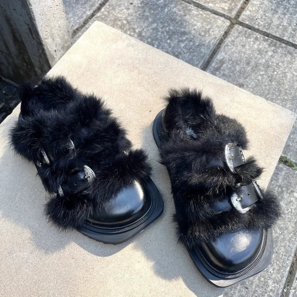 

Шлепанцы женские с меховой вставкой, Нескользящие мюли, закрытый носок, уличная одежда, теплые меховые тапки с пряжкой