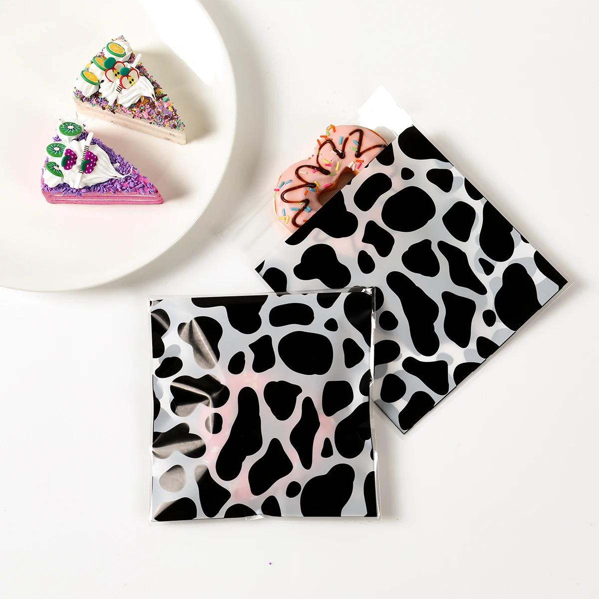 Самозапечатывающийся пакет для конфет в виде коровы 50 шт.