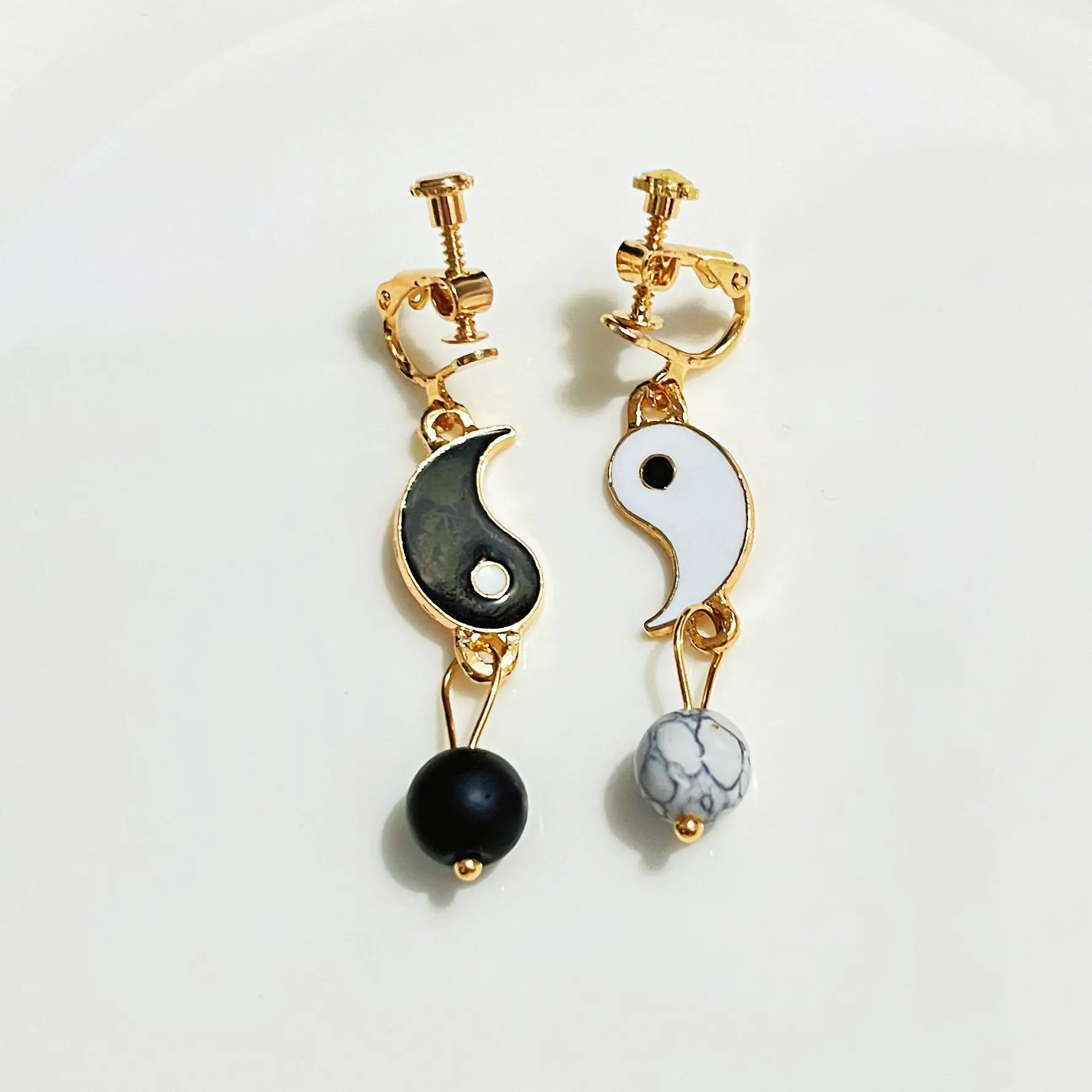 

1pair Black White Tai Chi Gossip Drop Earrings for Women Fashion Simple Ladies Drip Oil Pendant Earrings Jewelry Wholesale