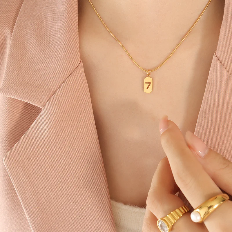 

European and American Special-Interest Design All-Match Clavicle Necklace Lucky 7 Tag Snake Bones Chain Plated 18K Real Gold Col