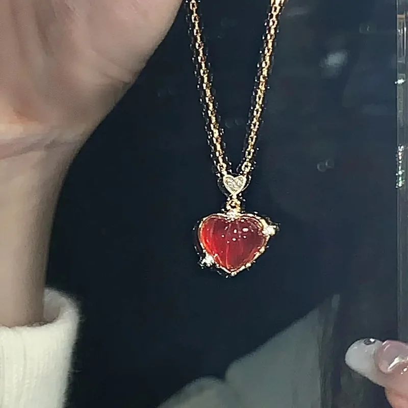 

2022 Vintage Gold Color Red Heart Pendant Necklace Party Wedding Clavicle Chain Jewelry