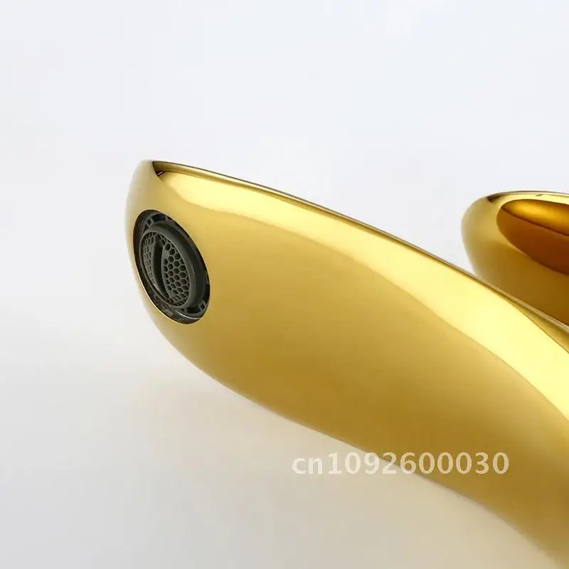 Золотой смеситель для раковины DUTRIEUX