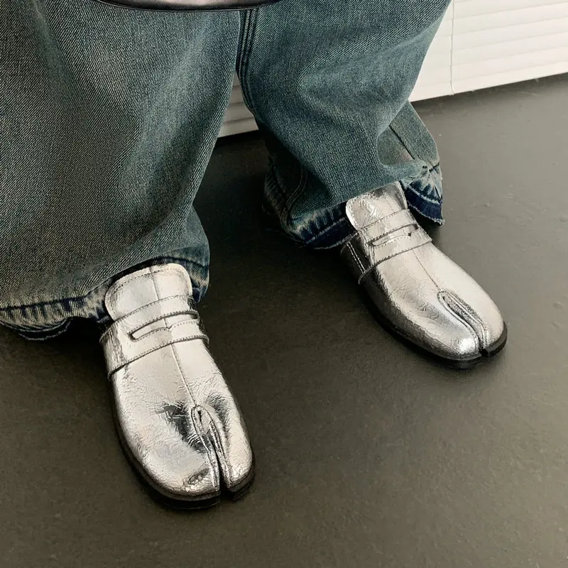 

Genuine Leather Luxury Brand Silver Strange Slit Front Toe Womens Shoes Spring Autumn Casual Loafers Slip-ons British Mocasines