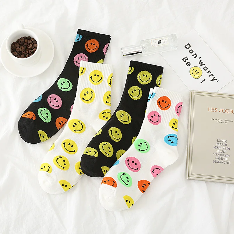 4Pari/Lot Fashion Big Smile Face Women Socks Cotton Creative Personality Pure Color Funny Socks for Ladies