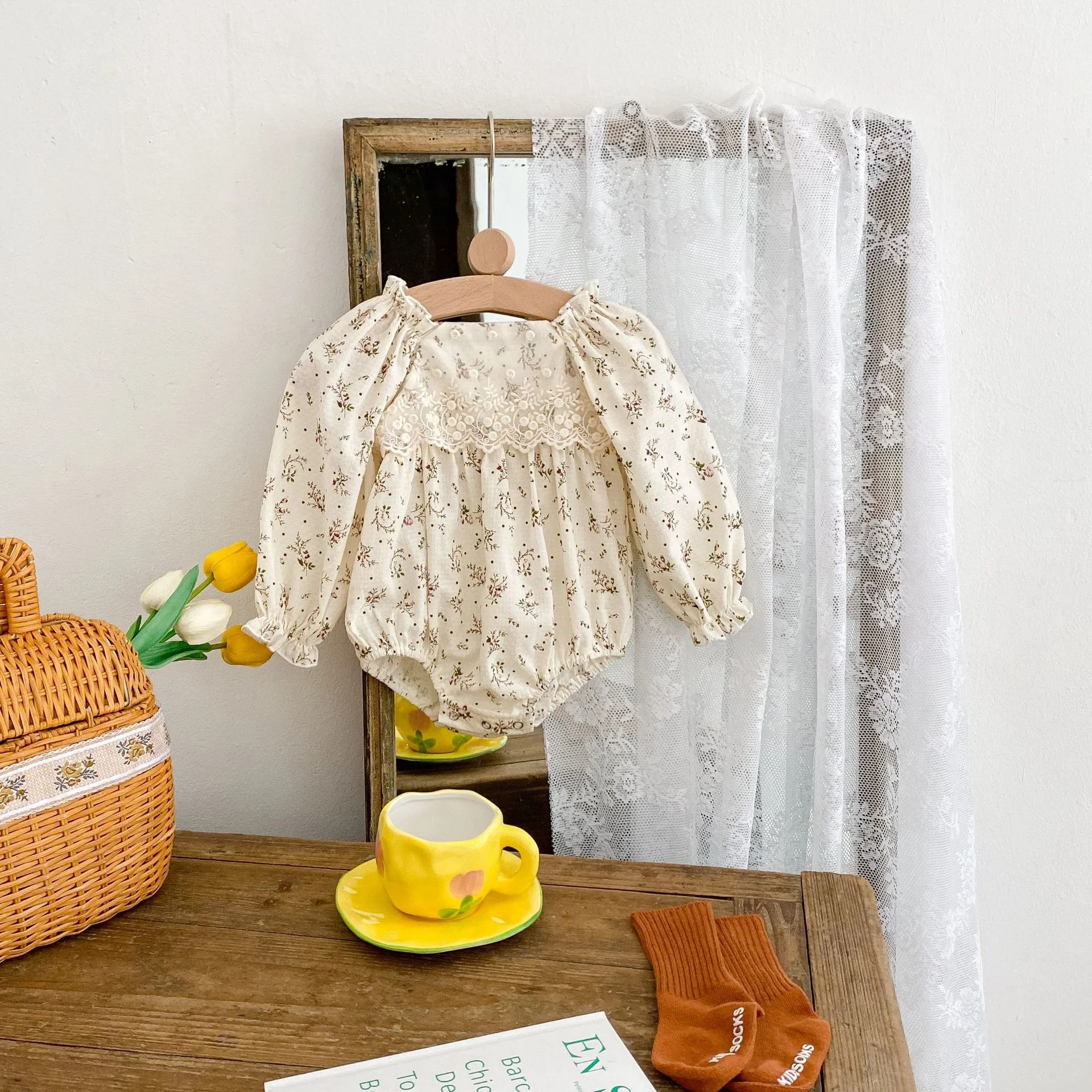 

2022 Spring and Autumn Clothes Female Baby Infant Flower Clothes Lace Long Sleeved One-piece Clothes
