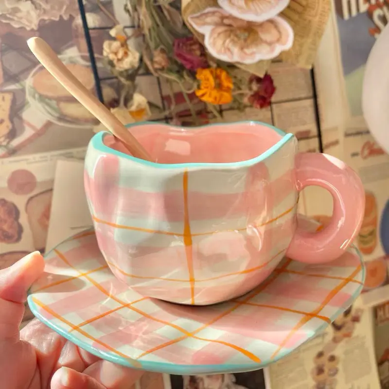 

Креативные керамические кофейные кружки в стиле INS, чашка для послеобеденного чая для домашнего использования и набор блюдец с ручкой, чашки для молока и сока 300 мл