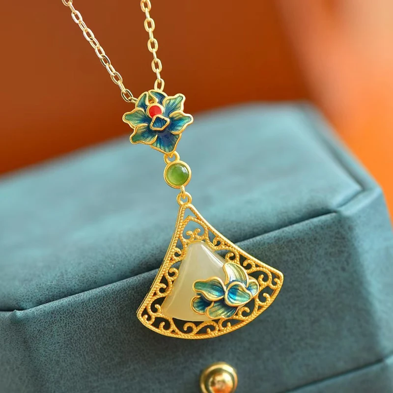 Кулон женский из натурального нефрита треугольной формы с эмалью