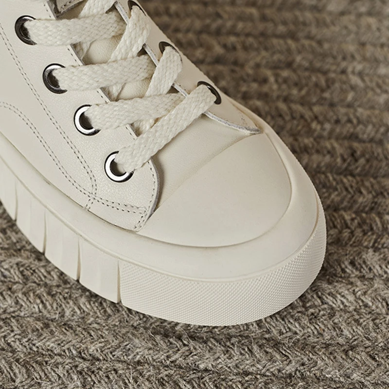 Женские высокие кроссовки натуральная кожа толстая подошва черные белые на