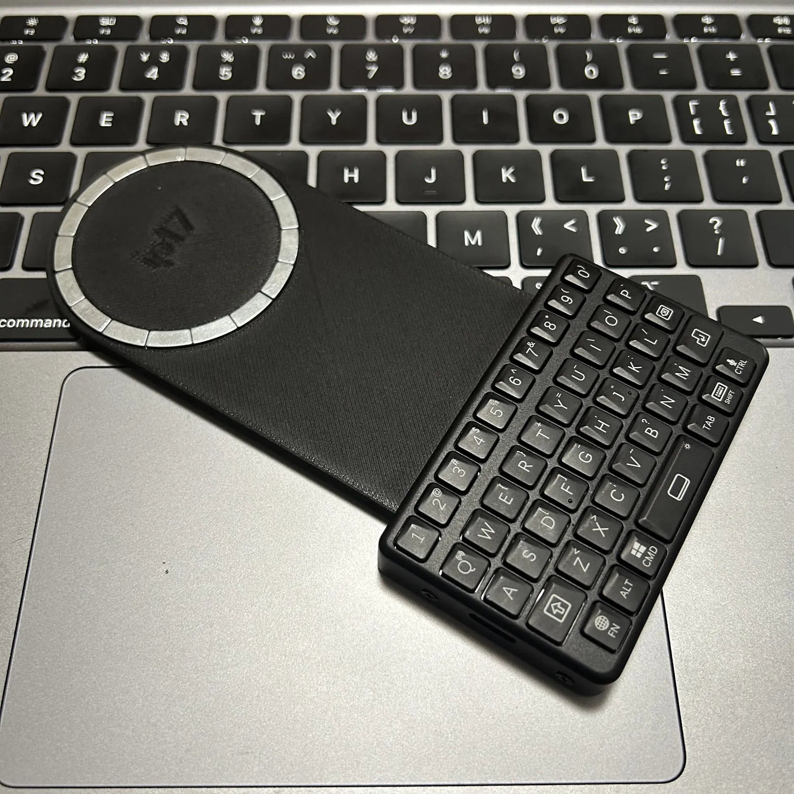 Фото Мини-клавиатура EXknight в стиле ретро с Bluetooth и тачпадом, универсальная для Windows/Android, компактная клавиатура для телефонов Blackberry, аксессуары №4