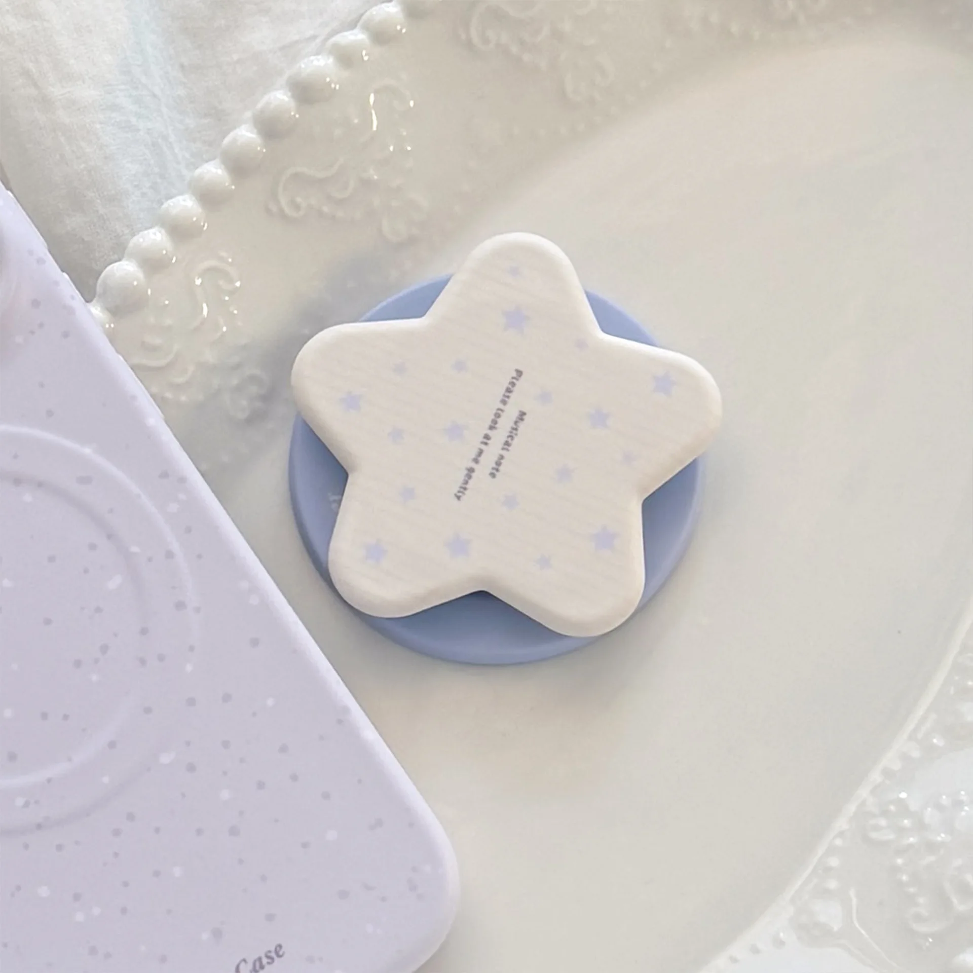 Фото Магнитный держатель для телефона Macaron Star: портативная складная подставка-держатель, милый аксессуар для мобильного телефона №2